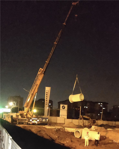 洪湖市“弯臂矫正”—— 吊车的 “形变补偿” 技术