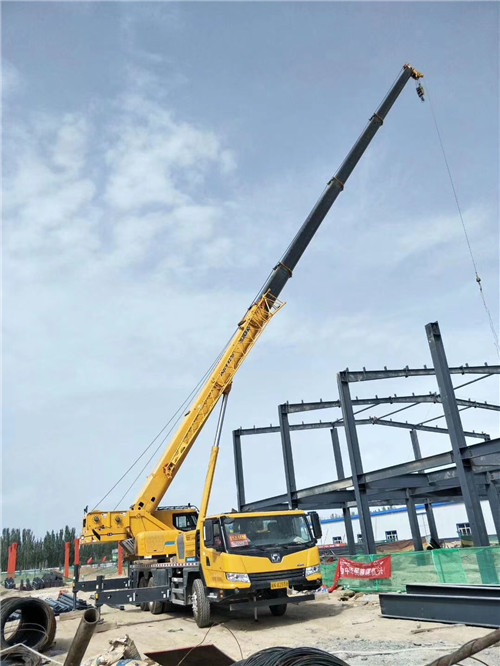 洪湖市超高层建筑钢结构吊装案例